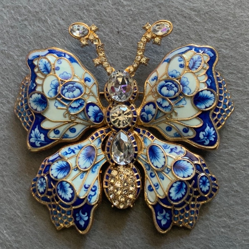 Blue White Floral Enamel Butterfly Brooch Gold Tone Crystal Chinoiserie Pin